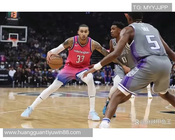 朗佐鲍尔表现平平三分球失准8投仅中2得6分5篮板5助攻2抢断