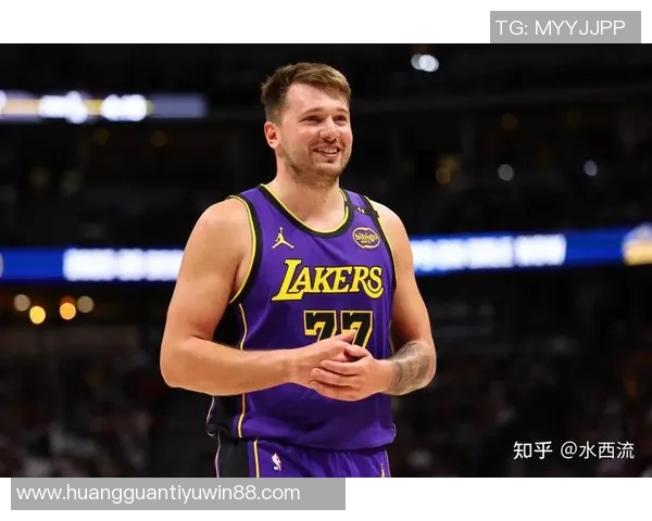 里夫斯谈詹姆斯与东契奇的独特性与细微差别之处 里夫斯谈詹姆斯与东契奇的独特性与细微差别之处