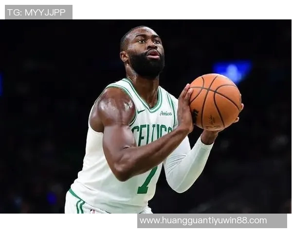 杰伦布朗强调季前赛首战防守重要性全力提升比赛节奏