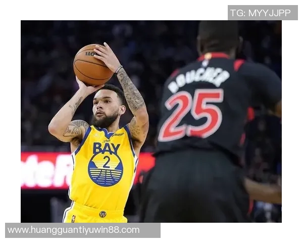 罗林斯火力全开11投8中三分球完美4投4中砍下25分助攻与抢断双双上双 罗林斯火力全开11投8中三分球完美4投4中砍下25分助攻与抢断双双上双